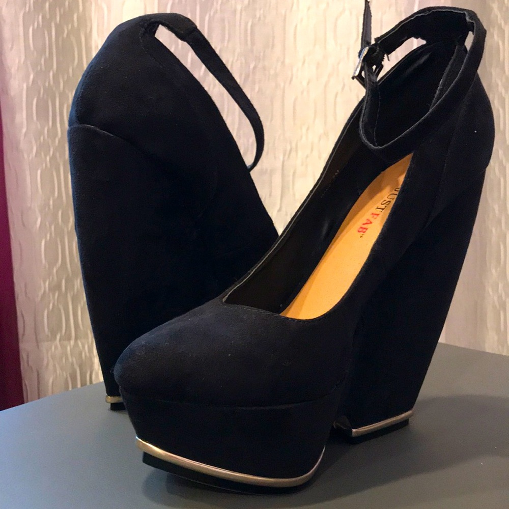 Platform Wedge Heels with gold accent - Picture 1 of 3